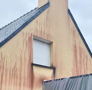 traces rouges facade